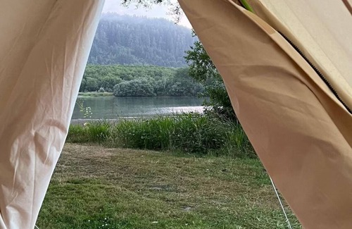 Klamath Apartment | Glamping tent by the river