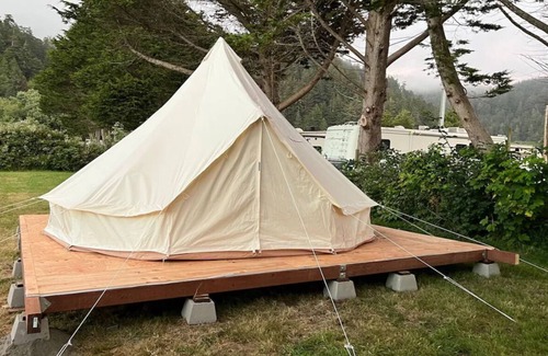 Klamath Apartment | Glamping tent by the river