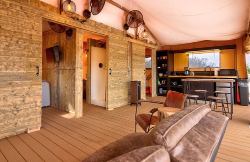 Sevierville RV Rental | Glamping Tent: Sleeps 4, Free Dollywood Tkt & More-Outdoor Pool-Lazy River