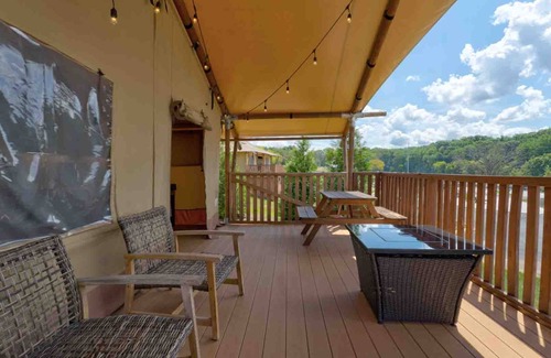 Sevierville RV Rental | Glamping Tent: Sleeps 4, Free Dollywood Tkt & More-Outdoor Pool-Lazy River
