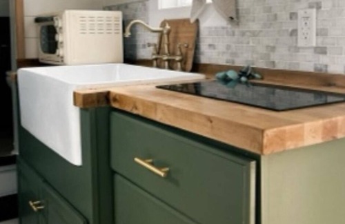 Stallings Cabin | Glamping Tiny Home near CLT