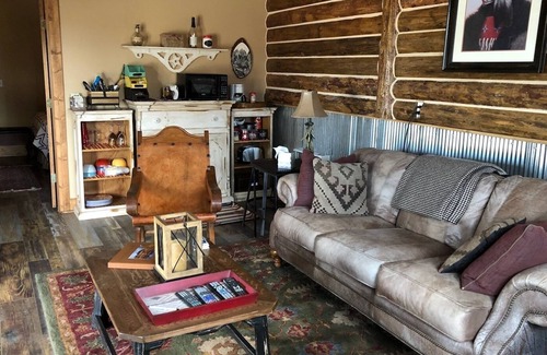 Kremmling Cabin | Glamping Tipi + Cabin/Bunkhouse - dog friendly - no Pot
