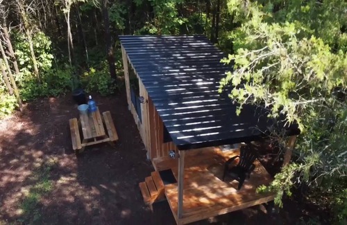 Mohawk Cabin | GlampVentures "Cedar Suncatcher" @river/lake near Smoky Mtns