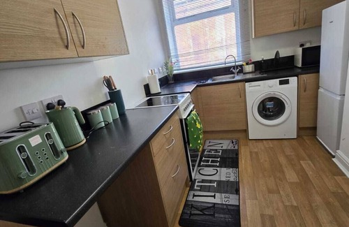 Wolverhampton Apartment | Glams luxury stylish apartment nminute walk to west park&the city center outlet.