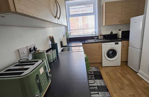 Wolverhampton Apartment | Glams luxury stylish apartment nminute walk to west park&the city center outlet.