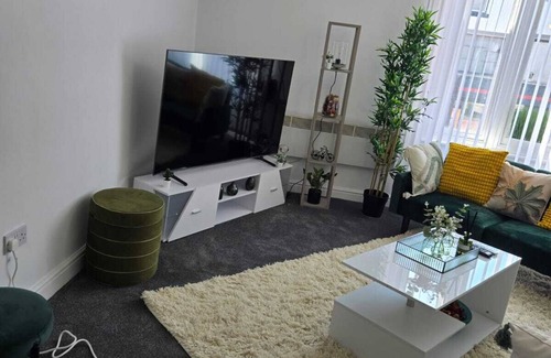 Wolverhampton Apartment | Glams luxury stylish apartment nminute walk to west park&the city center outlet.