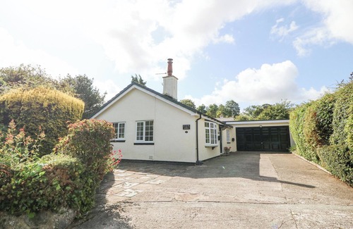 Pentraeth House | GLAN DWR, pet friendly, country holiday cottage in Red Wharf Bay