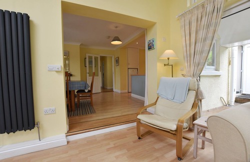 Newport Cottage | GLAN HELYG, pet friendly, with a garden in Newport, Pembrokeshire