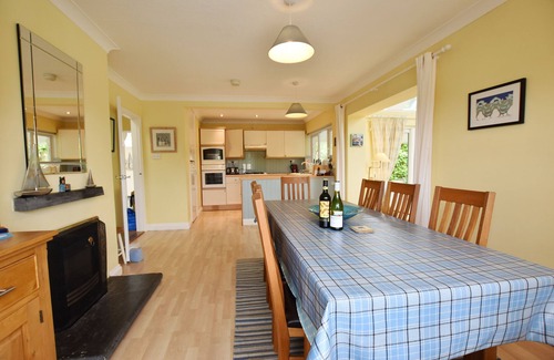Newport Cottage | GLAN HELYG, pet friendly, with a garden in Newport, Pembrokeshire