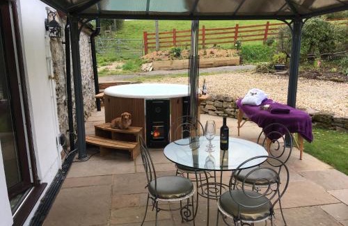 Mold House | Glan Llyn Farm House