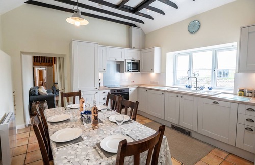 Moelfre Cottage | Glan Y Don Moelfre - sleeps 6 guests in 3 bedrooms