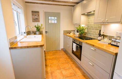 Beaumaris Cottage | Glan Y Mor - a town that sleeps 4 guests in 2 bedrooms