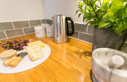 Beaumaris Cottage | Glan Y Mor - a town that sleeps 4 guests in 2 bedrooms
