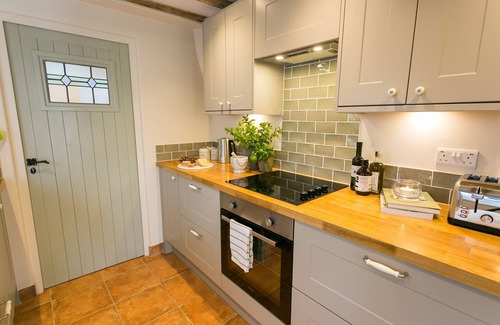Beaumaris Cottage | Glan Y Mor - a town that sleeps 4 guests in 2 bedrooms