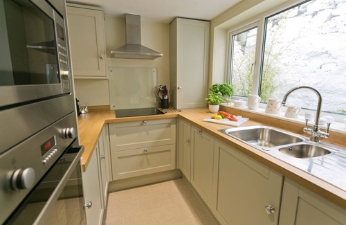Beaumaris Apartment | Glascoed - sleeps 4 guests in 2 bedrooms