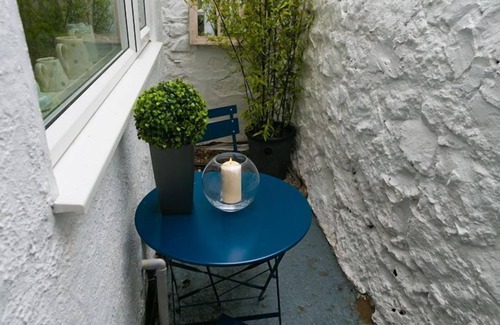 Beaumaris Apartment | Glascoed - sleeps 4 guests in 2 bedrooms
