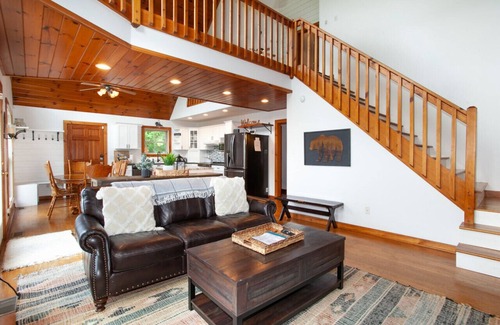 Townsend Cabin | Glass-Front Smoky Mtn Cabin | Hot Tub, Decks & Home Theater