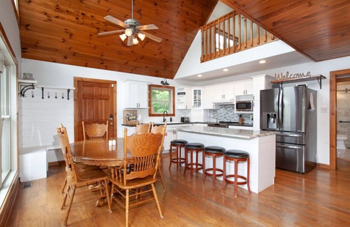 Townsend Cabin | Glass-Front Smoky Mtn Cabin | Hot Tub, Decks & Home Theater