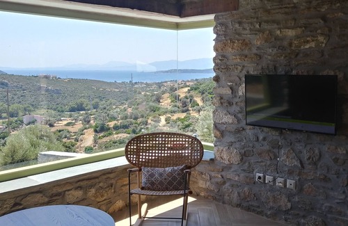 Nea Styra House | Glass Stone Pool Villa Rokanes