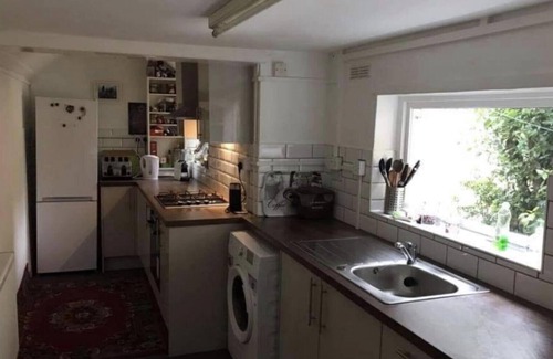 Glastonbury House | Glastonbury Charm - Cozy 2 Bedroom House