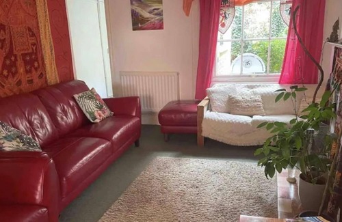 Glastonbury House | Glastonbury Charm - Cozy 2 Bedroom House