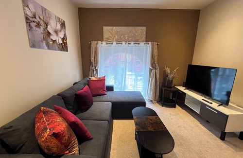 Glastonbury Apartment | Glastonbury Gem, 2 Bedroom Apt, Overlooking High Street, Sleeps Up To 5