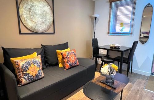 Glastonbury Apartment | Glastonbury Hidden Passage, Split Level 1 Bedroom Apt