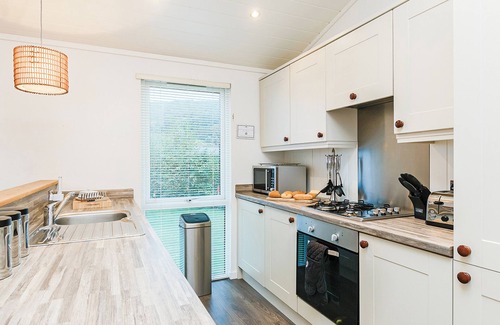 Cheddar Ski Chalet | Glastonbury Lodge Premier