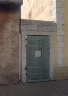 Beziers City Centre Apartment | Glauque Room Horror and cinema themed studio