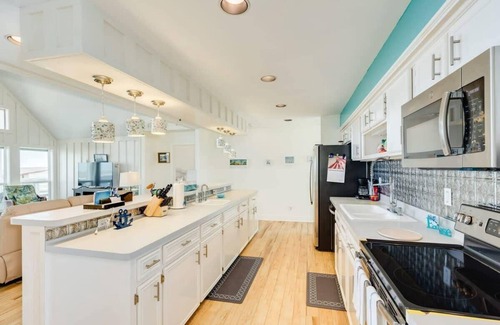 San Luis House | Gleaming Ocean Views From Huge Seaside Deck!