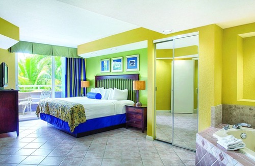 Pompano Beach Resort | Gleaming yachts and sparkling Intracoastal waters!