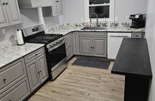 Glen Burnie House | Glen Burnie Escape - Pet friendly with easy access to multiple attractions.