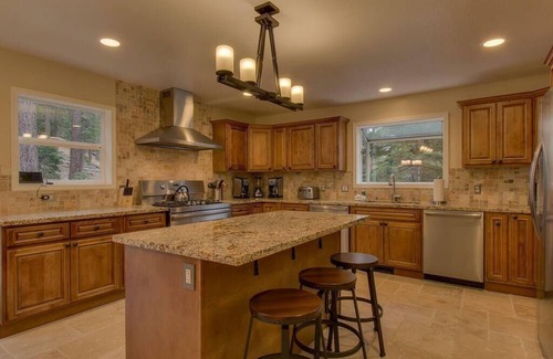 Country Club Estates House | Glen Eagles 9 BR-Spa,Sauna,Pool Table,AC
