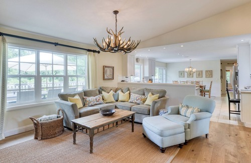 Glen Ellen House | Glen Ellen Escape | 5BR Retreat w/Pool, Hot Tub, Hammocks & Vineyard Views