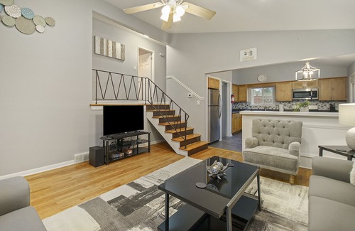 Glen Ellyn House | Glen Ellyn FHS Rental