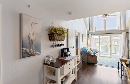 Camdenton Condo | Glen Haven - Top Floor, Heated Pool, & Playground!