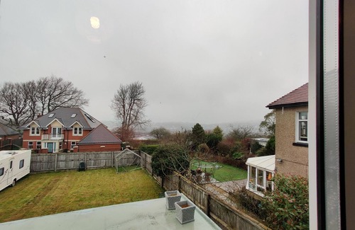 Upper Killay Apartment | Glen View a Stones Throw Away from The Gower!