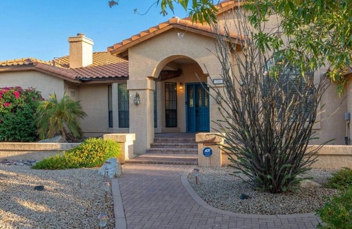 Glendale House | Glendale Paradise | Pool | Pickleball | Putt-Putt