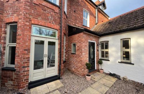 Woodhall Spa Apartment | Glenesk Flat 2 with private courtyard