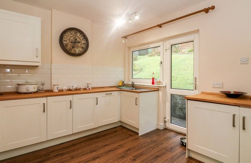 Saddell Cottage | GLENFINGLAS DAM COTTAGE, pet friendly, with open fire in Callander