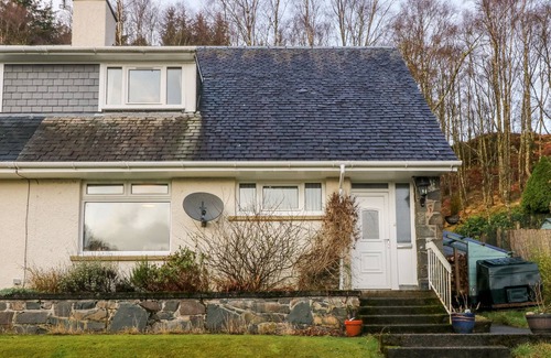 Saddell Cottage | GLENFINGLAS DAM COTTAGE, pet friendly, with open fire in Callander