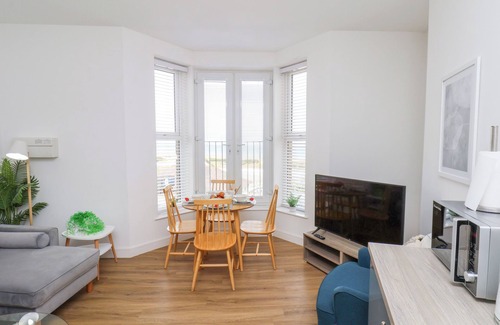 Redcar Cottage | GLENHOLME APARTMENT 3, pet friendly in Redcar