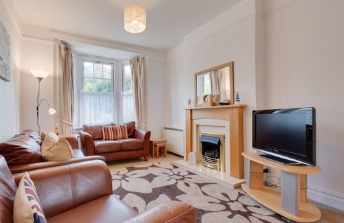 Sidmouth House | Glenisla - Three Bedroom House, Sleeps 6