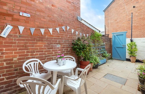 Sidmouth House | Glenisla - Three Bedroom House, Sleeps 6