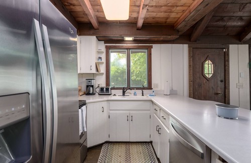Glenn House | Glenora Bluffs - private lake access - pet friendly