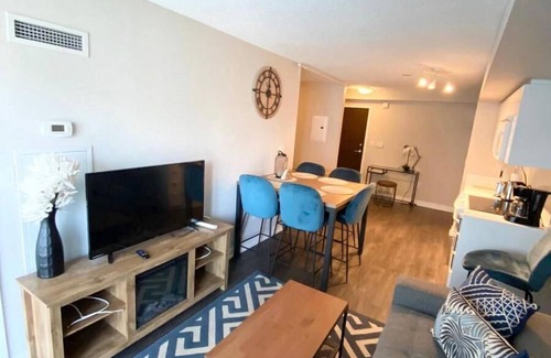 CityPlace Condo | GLOBALSTAY. Charming Lake View 1bd+den in Downtown