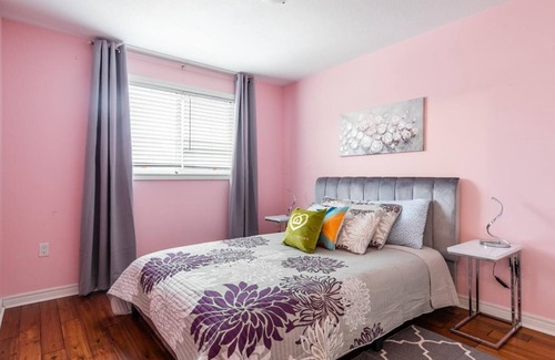 Stoney Creek House | GLOBALSTAY . Cheerful 3BR 2 living 2.5BA Townhome. HOT TUB. BBQ