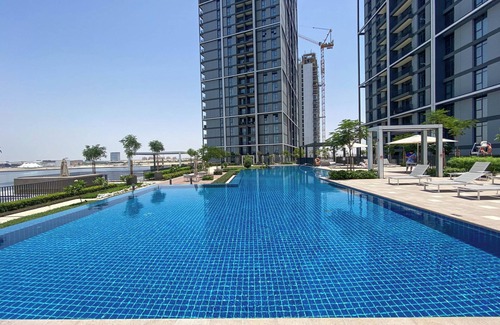 Dubai Apartment | GLOBALSTAY. Creek Edge Tower Apartments