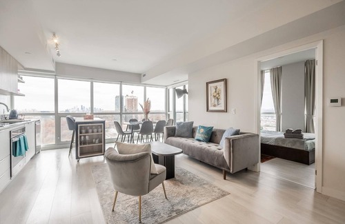 Flemingdon Park Condo | GLOBALSTAY Panoramic view Condo 2 BR, 2 BA. FREE Parking