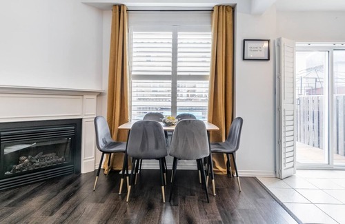 Stoney Creek House | GLOBALSTAY . Spacious 3Bd 2.5Ba Townhome. Hot Tub & BBQ